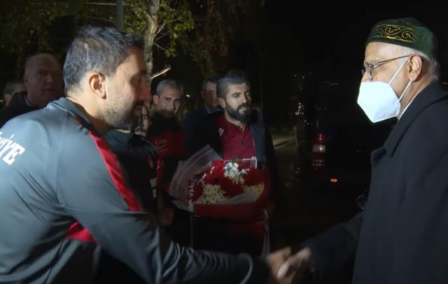 Sessiz sedasız Ankara'ya gelen dünya şampiyonu Ampute Futbol Milli Takımı'nı Bangladeş Büyükelçisi karşıladı