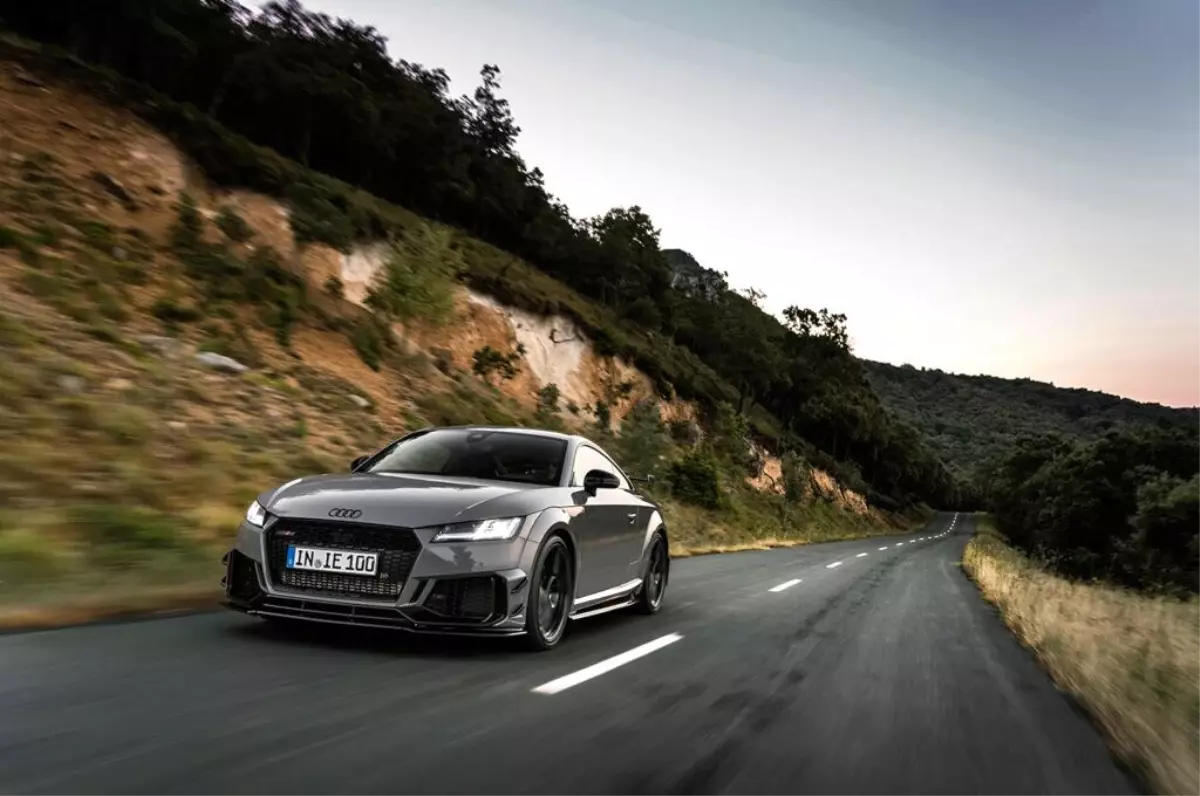 Audi'den TT'ye saygı: TT RS Coupe Iconic Edition2