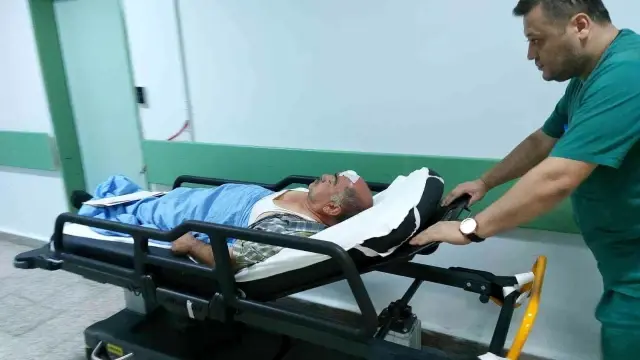 Arazi anlaşmazlığı yaşadıkları engelli komşularını sokak ortasında taşladılar