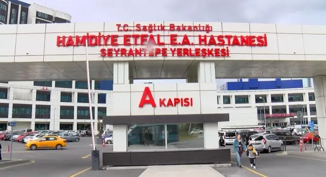 Hastaneye rapor almaya giden motokurye 4 güvenlik görevlisini bıçakladı