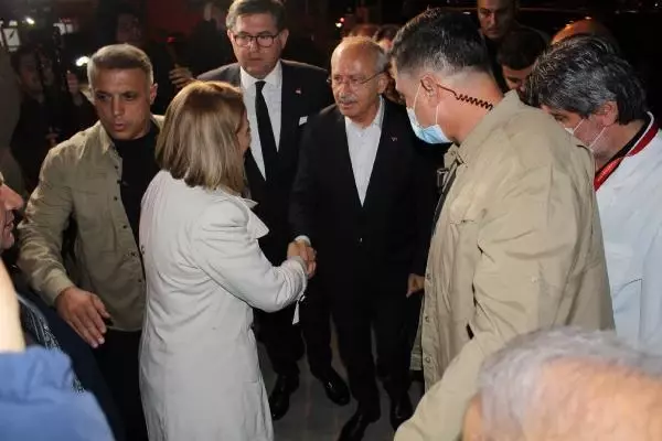 Kılıçdaroğlu Kocaeli'de hastaneye kaldırılan kardeşini ziyaret etti Kılıçdaroğlu Kocaeli'de hastaneye kaldırılan kardeşini ziyaret etti