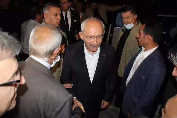 Kılıçdaroğlu Kocaeli'de hastaneye kaldırılan kardeşini ziyaret etti Kılıçdaroğlu Kocaeli'de hastaneye kaldırılan kardeşini ziyaret etti