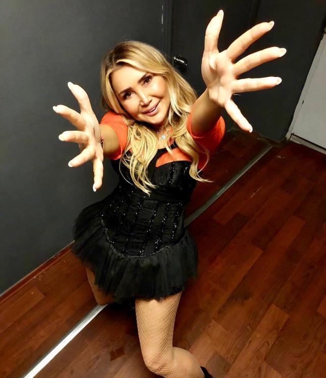 Şarkıcı Yonca Evcimik'ten çok konuşulacak itiraf: Annem istiyor diye evlendim