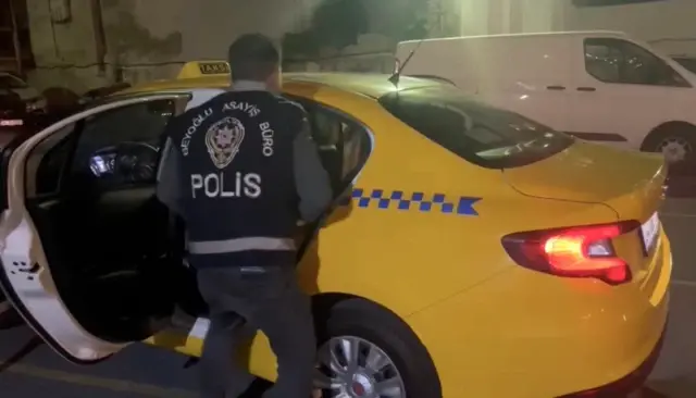Taksim'de ticari taksiye nefes kesen uyuşturucu operasyonu yapıldı Taksim'de ticari taksiye nefes kesen uyuşturucu operasyonu yapıldı