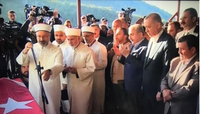 41 kişiye mezar olan maden ocağında ihmal var mı? Ölen madencinin ablası Cumhurbaşkanı Erdoğan'a dert yandı 41 kişiye mezar olan maden ocağında ihmal var mı? Ölen madencinin ablası Cumhurbaşkanı Erdoğan'a dert yandı