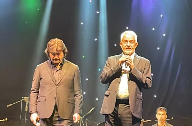 Bartın haberi! Ahmet Şafak, Bartın'daki maden kazası nedeniyle konserini yarıda kesti Bartın haberi! Ahmet Şafak, Bartın'daki maden kazası nedeniyle konserini yarıda kesti