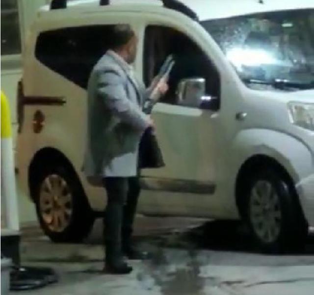 Akaryakıt istasyonunda pompalı tüfekle dehşet anları yaşattı