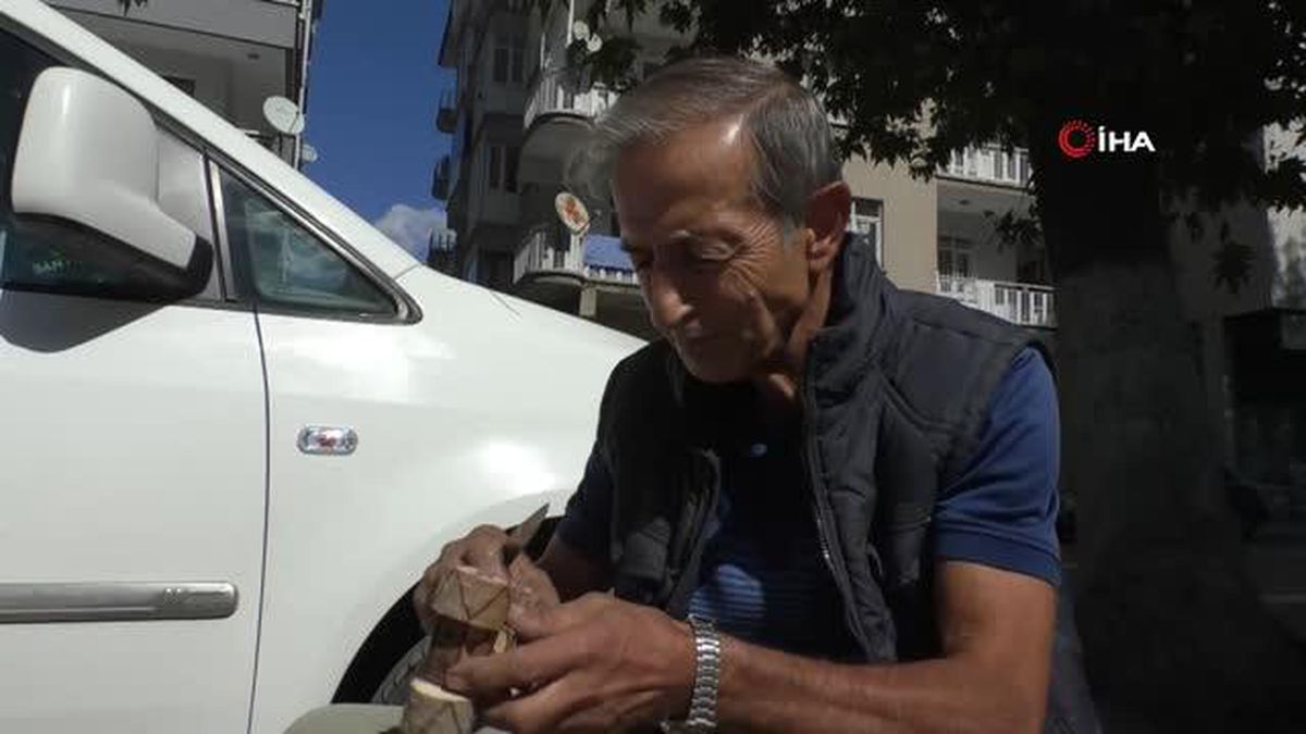 Atıl durumda olan ahşaplardan oyuncak yapıyor