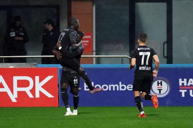 Belhanda'dan resital! Adana Demirspor, Kasımpaşa'yı farka boğdu Belhanda'dan resital! Adana Demirspor, Kasımpaşa'yı farka boğdu