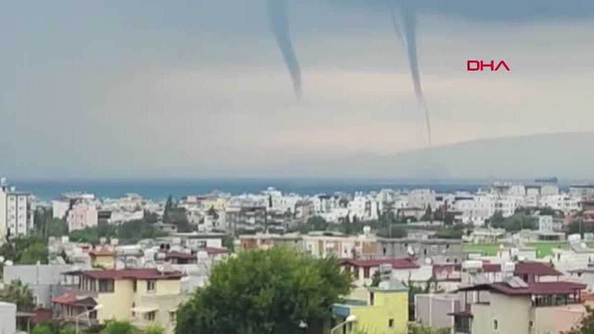 İSKENDERUN KÖRFEZİ'NDE 3 HORTUM BİRDEN ÇIKTI