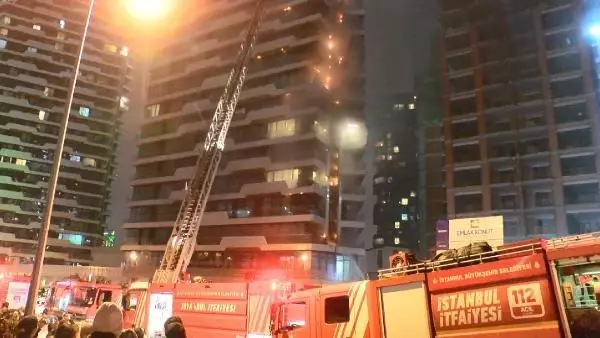 İSTANBUL-KADIKÖY'DE 24 KATLI REZİDANSTA YANGIN