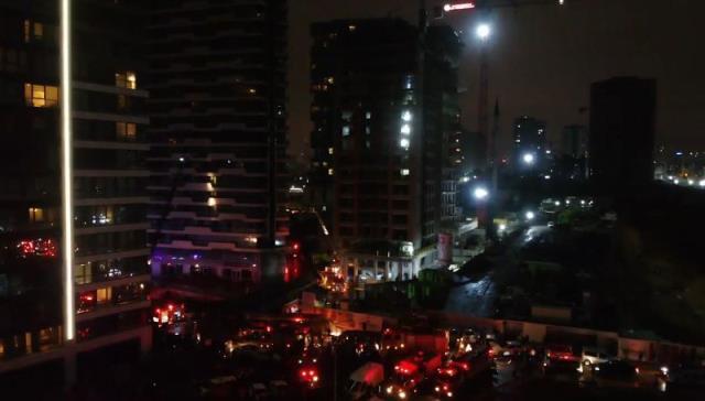 Kadıköy'de gökdelende yangın! Olay yerine çok sayıda itfaiye sevk edildi