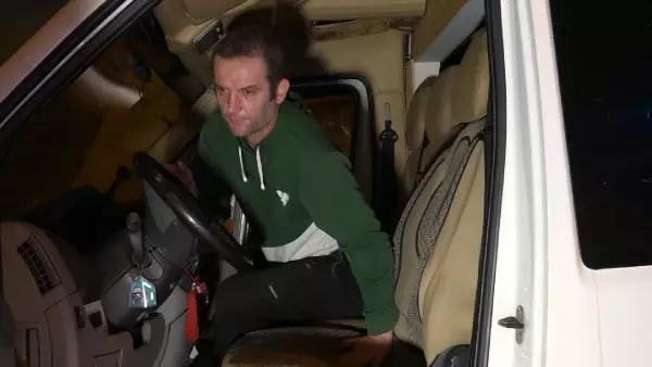 Kaza yapıp yan koltuğa geçen sürücünün yalanını kamera kayıtları ortaya çıkardı Kaza yapıp yan koltuğa geçen sürücünün yalanını kamera kayıtları ortaya çıkardı