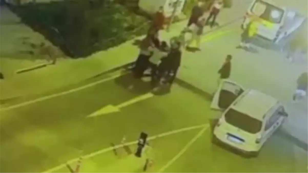 Şişli Hamidiye Etfal'de 4 güvenlik görevlisinin bıçaklandığı dehşet anları kameralara yansıdı