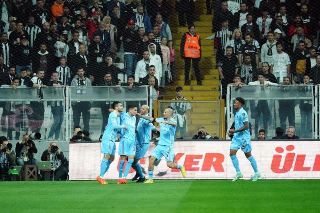 Dev maçta gol düellosu! Beşiktaş, sahasında Trabzonspor ile 2-2 berabere kaldı Dev maçta gol düellosu! Beşiktaş, sahasında Trabzonspor ile 2-2 berabere kaldı