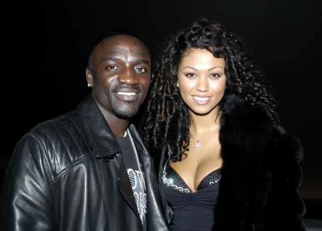 Evinde çok sayıda kadınla yaşayan ünlü şarkıcının itirafı hayli ilginç karşılandı