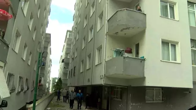 Maltepe'de çekiçle kadın cinayeti: Çocuğunun gözleri önünde bakıcıyı öldürdü Maltepe'de çekiçle kadın cinayeti: Çocuğunun gözleri önünde bakıcıyı öldürdü