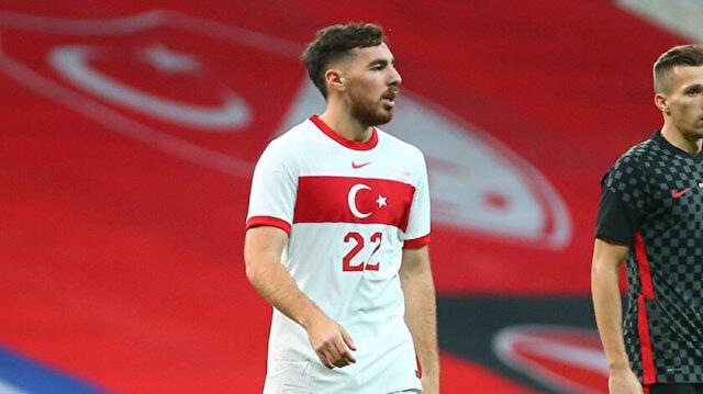 Milli futbolcu Orkun Kökçü, LGBT'yi simgeleyen renklere sahip kaptanlık bandını takmayı reddetti