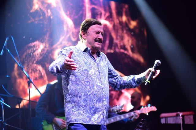 Ünlü sanatçı Selami Şahin'den maden şehitlerine yardım eli: Onlara yardım etmek ibadet gibi kutsaldır Ünlü sanatçı Selami Şahin'den maden şehitlerine yardım eli: Onlara yardım etmek ibadet gibi kutsaldır