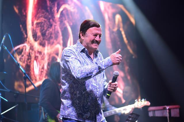 Ünlü sanatçı Selami Şahin'den maden şehitlerine yardım eli: Onlara yardım etmek ibadet gibi kutsaldır Ünlü sanatçı Selami Şahin'den maden şehitlerine yardım eli: Onlara yardım etmek ibadet gibi kutsaldır