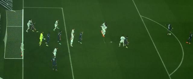 Dünya, Messi'nin kullandığı frikik öncesi Marsilya kalecisinin aldığı önlemi konuşuyor