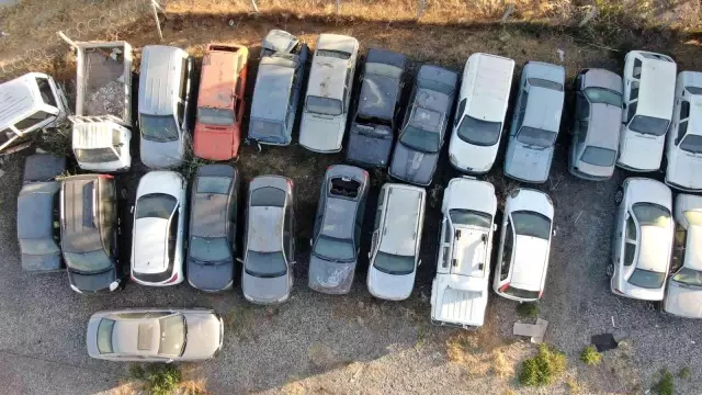 Elazığ'da 25 milyonluk servet, araç mezarlığında göz göre göre çürüyor Elazığ'da 25 milyonluk servet, araç mezarlığında göz göre göre çürüyor