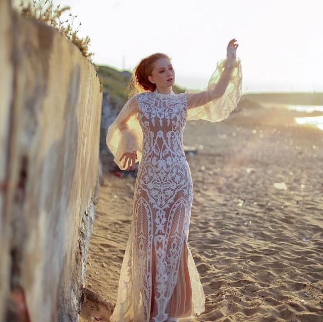 Gönül Dağı'nın Meryem'ini bir de normal hayatta görün! Mini etekli pozuyla yürek hoplattı