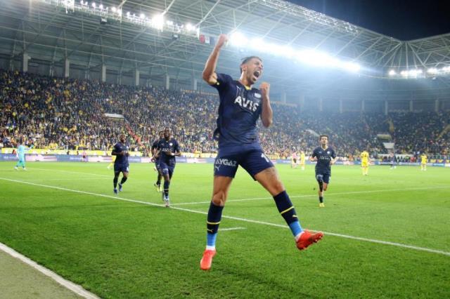 Jorge Jesus'un öğrencilerinin şakası yok! Fenerbahçe, Ankaragücü'nü çok rahat geçti Jorge Jesus'un öğrencilerinin şakası yok! Fenerbahçe, Ankaragücü'nü çok rahat geçti