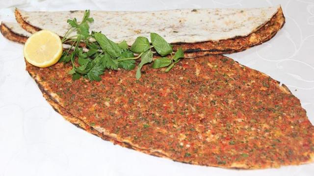 Lahmacun tarifi! Masterchef Lahmacun nedir, nasıl yapılır? Lahmacun için gerekli malzemeler! Lahmacun hangi yöreye ait? Lahmacun tarifi! Masterchef Lahmacun nedir, nasıl yapılır? Lahmacun için gerekli malzemeler! Lahmacun hangi yöreye ait?