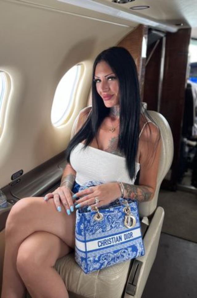 53 yaşındaki adamla evlenen 28 yaşındaki kadının yatak odası itirafı şaşırttı 53 yaşındaki adamla evlenen 28 yaşındaki kadının yatak odası itirafı şaşırttı