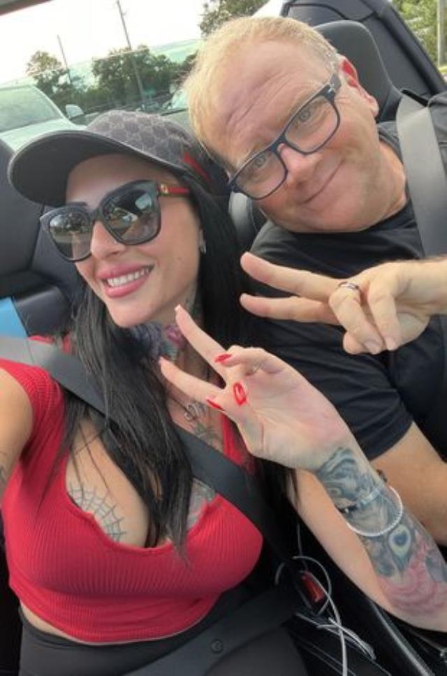 53 yaşındaki adamla evlenen 28 yaşındaki kadının yatak odası itirafı şaşırttı 53 yaşındaki adamla evlenen 28 yaşındaki kadının yatak odası itirafı şaşırttı