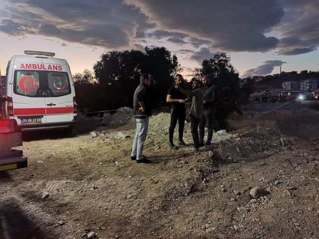 'Bir kişi toprak altında kaldı' ihbarıyla harekete geçen ekipler, bambaşka bir gerçekle karşılaştı 'Bir kişi toprak altında kaldı' ihbarıyla harekete geçen ekipler, bambaşka bir gerçekle karşılaştı