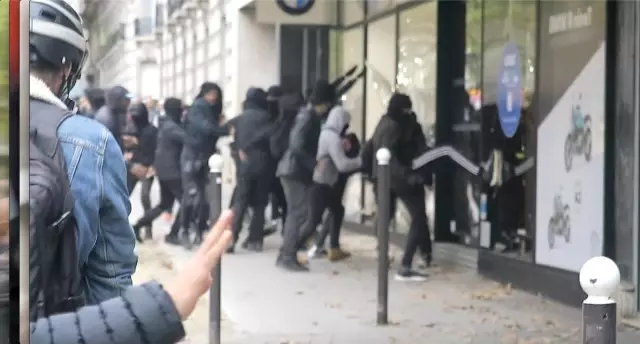 Fransa'da hayat pahalılığı protesto eden halk sokağa çıktı! Polisle ve vatandaşlar arasında arbede yaşandı