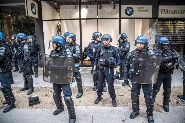 Fransa'da hayat pahalılığı protesto eden halk sokağa çıktı! Polisle ve vatandaşlar arasında arbede yaşandı
