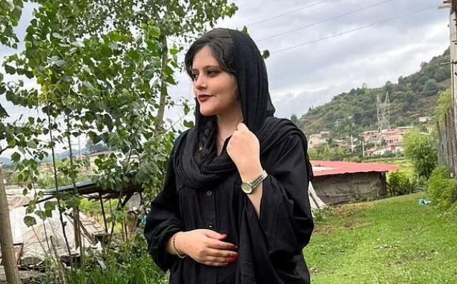 İran'ı daha da karıştıracak görüntü! Polisin gözaltına aldığı kadını taciz ettiği anlar kamerada