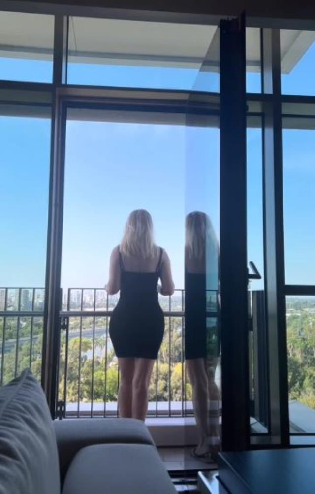 Oğlu 'Anne hep bir yerlerin konuşuluyor' diyerek tepki göstermişti, Songül Karlı yine mest etti Oğlu 'Anne hep bir yerlerin konuşuluyor' diyerek tepki göstermişti, Songül Karlı yine mest etti