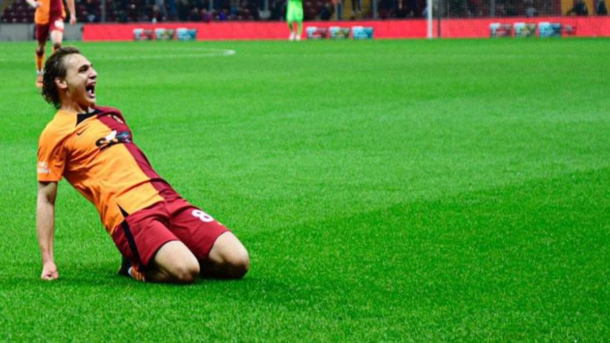 Hamza Akman kimdir? Ayhan Akman'ın oğlu Hamza Akman kaç yaşında, nereli, mevkisi ne, hangi takımda oynuyor, boyu kaç?