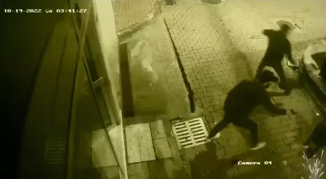 Sokak ortasındaki dehşet saniye saniye kamerada