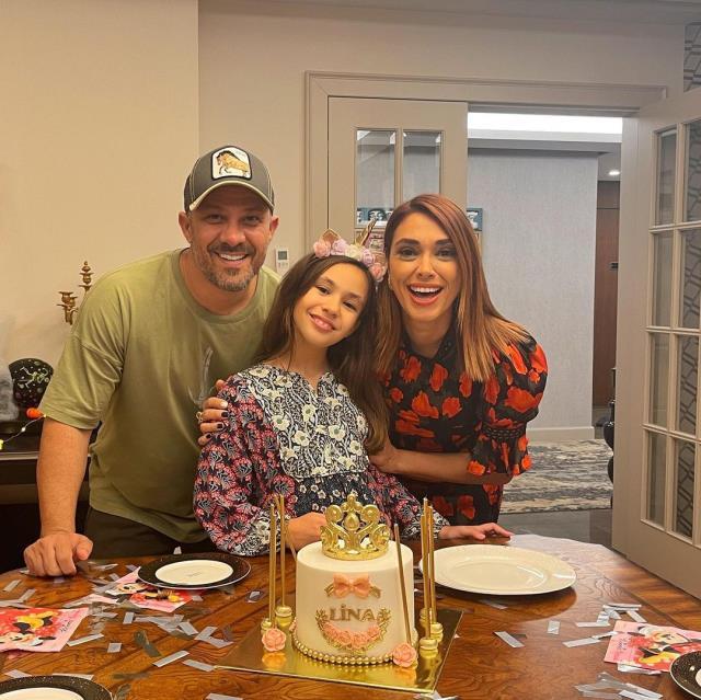 Yöresel kıyafetler giyip kamera karşısına geçen Zuhal Topal, kolbastı oynarken kendinden geçti