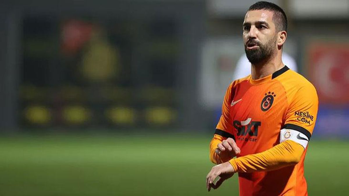 Arda Turan'dan herkese ters köşe! Galatasaray'ın ezeli rakibine antrenör oluyor