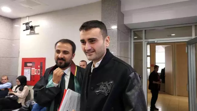 İmar kirliliği davasında hakim karşısına çıkan CZN Burak, şaşırtan sözler: Aylık gelirim 30 bin TL İmar kirliliği davasında hakim karşısına çıkan CZN Burak, şaşırtan sözler: Aylık gelirim 30 bin TL