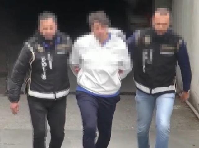 FETÖ'nün futbol yapılanmasına yönelik operasyonda eski Milli futbolcu Zafer Biryol, Büyükçekmece'de yakalandı FETÖ'nün futbol yapılanmasına yönelik operasyonda eski Milli futbolcu Zafer Biryol, Büyükçekmece'de yakalandı