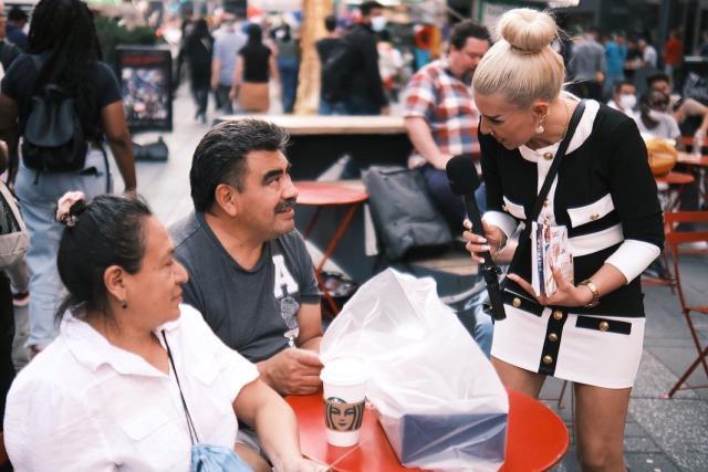 Tamı tamına 5 milyon dolar dağıttılar! Times meydanında hediye yağmuru Tamı tamına 5 milyon dolar dağıttılar! Times meydanında hediye yağmuru