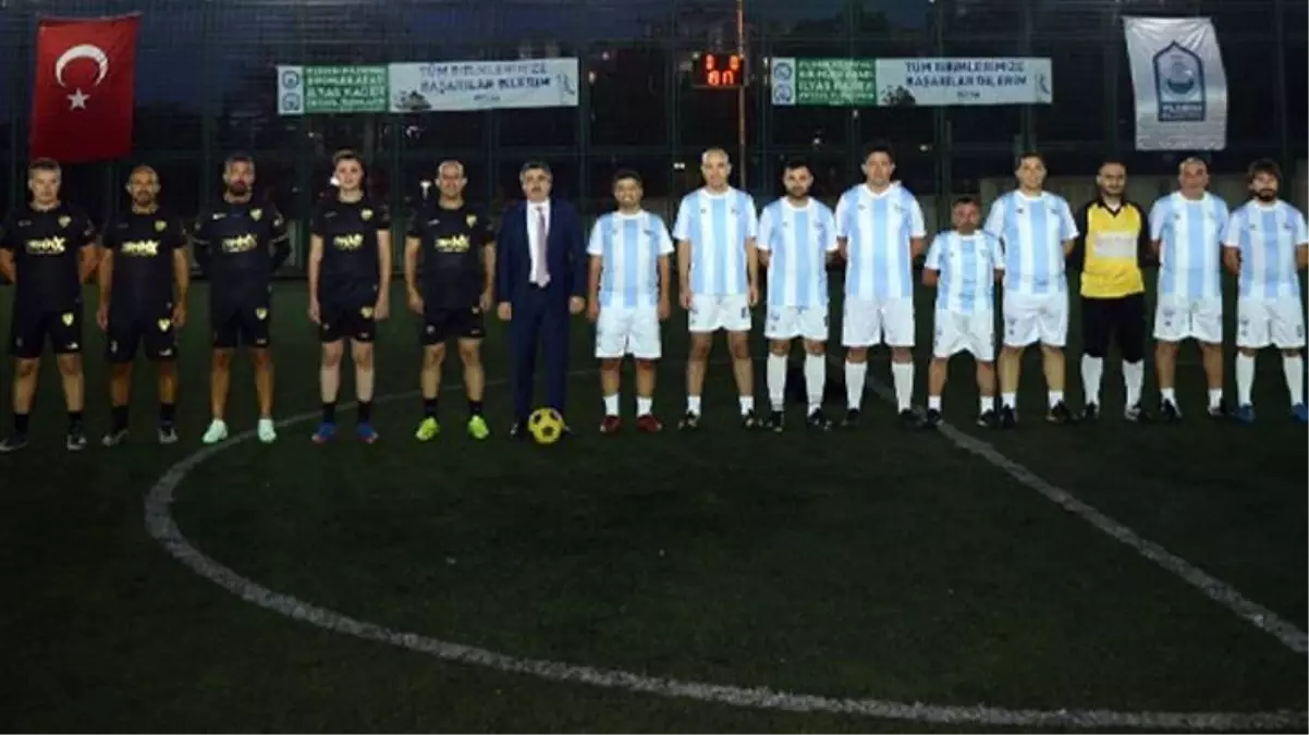 Kalp krizinden ölen arkadaşının anısına düzenlenen futbol turnuvasında kalp krizi geçirip öldü