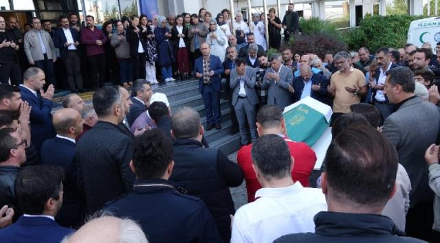 Kalp krizinden ölen arkadaşının anısına düzenlenen futbol turnuvasında kalp krizi geçirip öldü