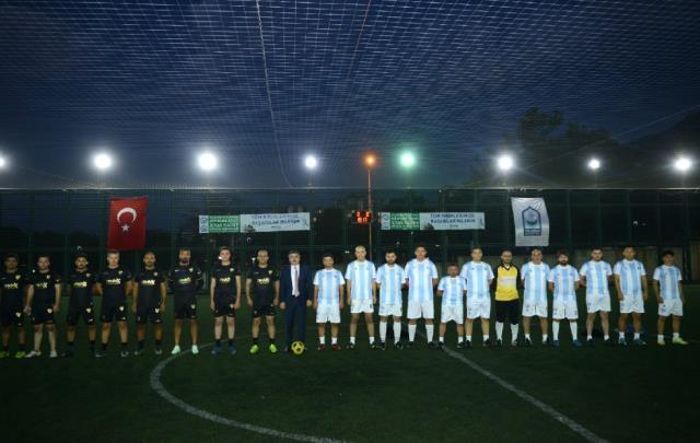 Kalp krizinden ölen arkadaşının anısına düzenlenen futbol turnuvasında kalp krizi geçirip öldü