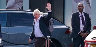 Boris Johnson, Liz Truss'un istifası sonrasında tatilini yarıda kesip Londra'ya döndü
