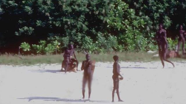 Dünya ile bağlantısı olmayan kabileyi görmeye gittiler, karşılaştıkları manzara yüzünden çığlık çığlığa kaçtılar Dünya ile bağlantısı olmayan kabileyi görmeye gittiler, karşılaştıkları manzara yüzünden çığlık çığlığa kaçtılar