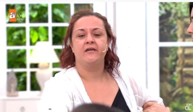 Esra Erol'da ortalık karıştı! Yasak aşkıyla düğün yapan kocasıyla yüzleşen kadın, canlı yayında deliye döndü Esra Erol'da ortalık karıştı! Yasak aşkıyla düğün yapan kocasıyla yüzleşen kadın, canlı yayında deliye döndü