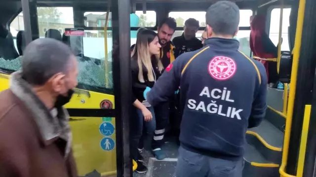 Otobüs camı yüzünde patladı! Şoka giren genç kız oturduğu yerden kalkamadı